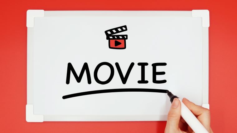 ホワイトボードに「MOVIE」と書かれた文字と映画アイコン。キャストの出演作品紹介をイメージした画像。